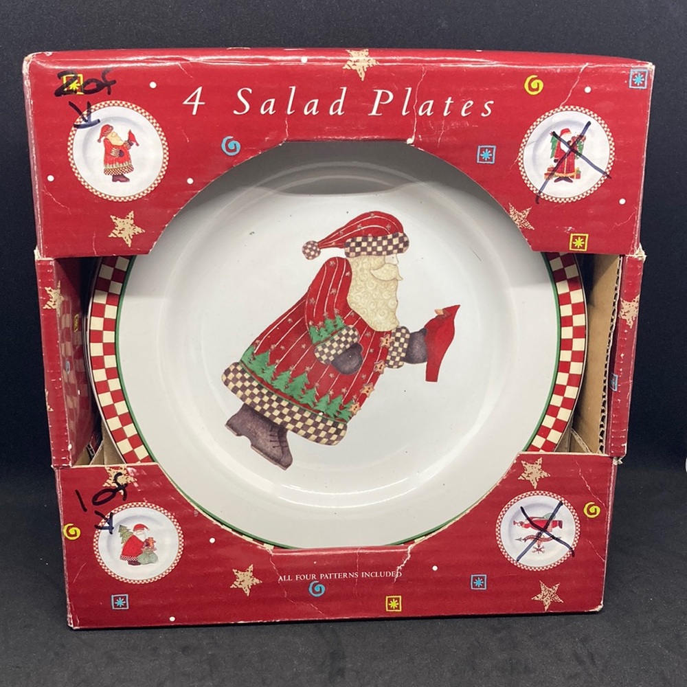 Debbie Mumm Sakura Plates Magic of Santa Set of 3